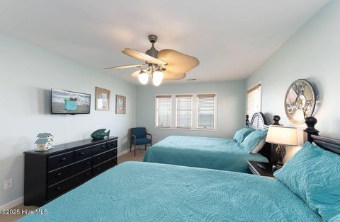 Single Family Residence in Holden Beach NC 887 Ocean Boulevard 14.jpg