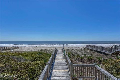 Single Family Residence in Holden Beach NC 887 Ocean Boulevard 8.jpg
