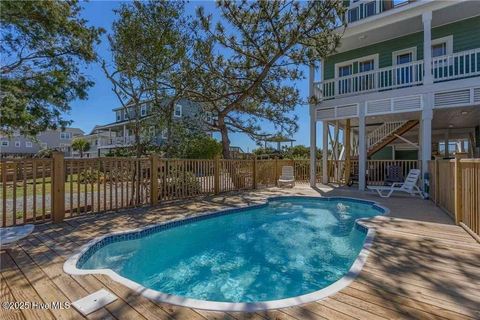 Single Family Residence in Holden Beach NC 887 Ocean Boulevard 3.jpg