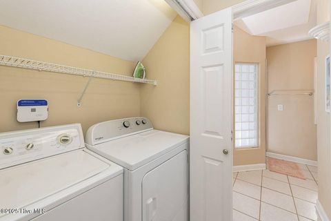 Single Family Residence in Holden Beach NC 887 Ocean Boulevard 25.jpg