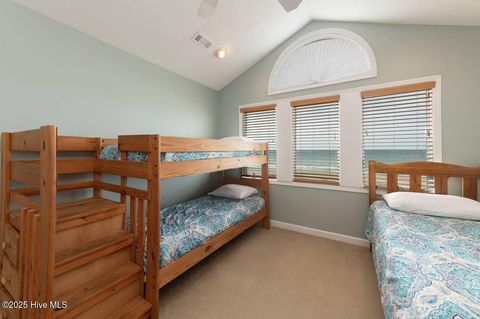 Single Family Residence in Holden Beach NC 887 Ocean Boulevard 19.jpg