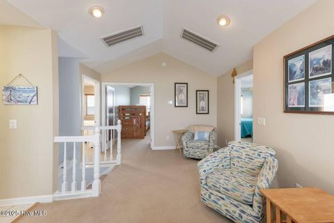 Single Family Residence in Holden Beach NC 887 Ocean Boulevard 20.jpg