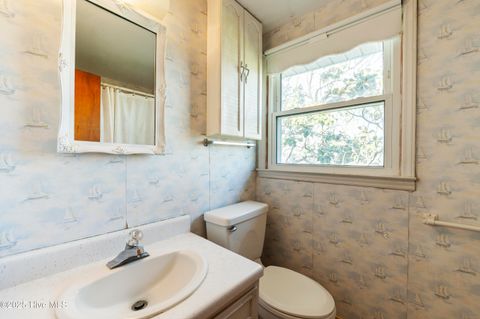 Single Family Residence in Carolina Beach NC 106 S Seventh Street 23.jpg