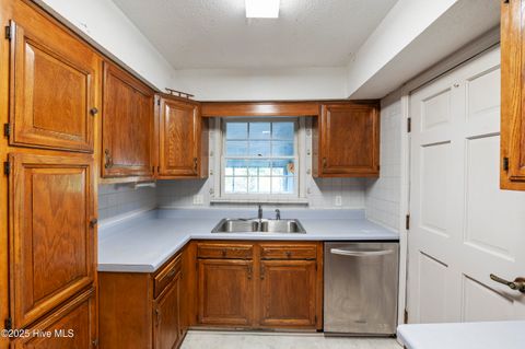 Single Family Residence in Carolina Beach NC 106 S Seventh Street 13.jpg