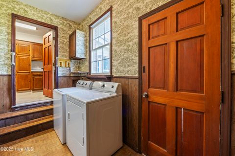 Single Family Residence in Carolina Beach NC 106 S Seventh Street 30.jpg