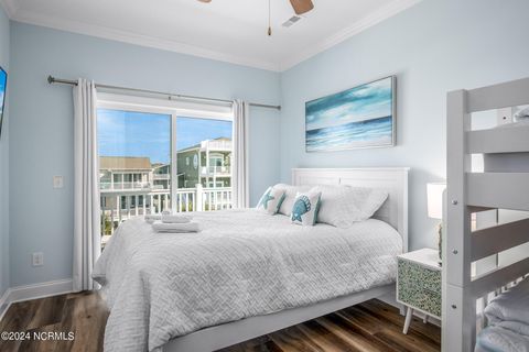 Single Family Residence in Holden Beach NC 286 Ocean Boulevard 15.jpg