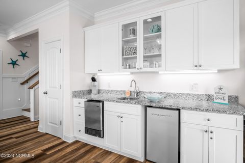Single Family Residence in Holden Beach NC 286 Ocean Boulevard 24.jpg