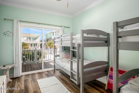 Single Family Residence in Holden Beach NC 286 Ocean Boulevard 32.jpg