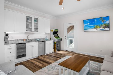 Single Family Residence in Holden Beach NC 286 Ocean Boulevard 25.jpg