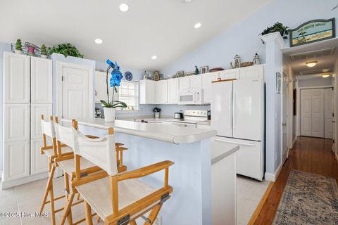 Single Family Residence in Carolina Beach NC 706 S Third Street 3.jpg