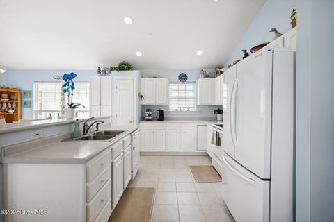 Single Family Residence in Carolina Beach NC 706 S Third Street 4.jpg
