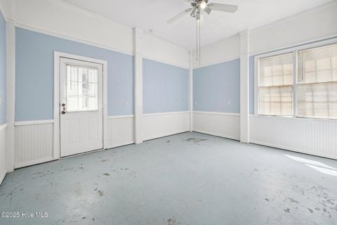 Single Family Residence in Carolina Beach NC 706 S Third Street 23.jpg