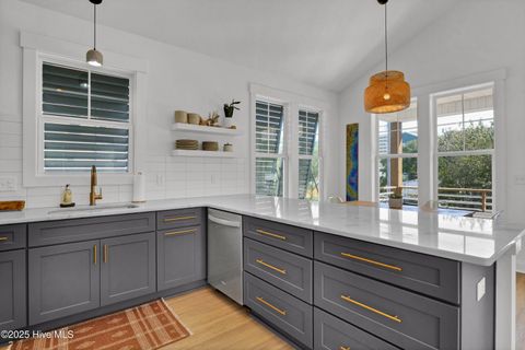 Single Family Residence in Carolina Beach NC 1418 Snapper Lane 11.jpg