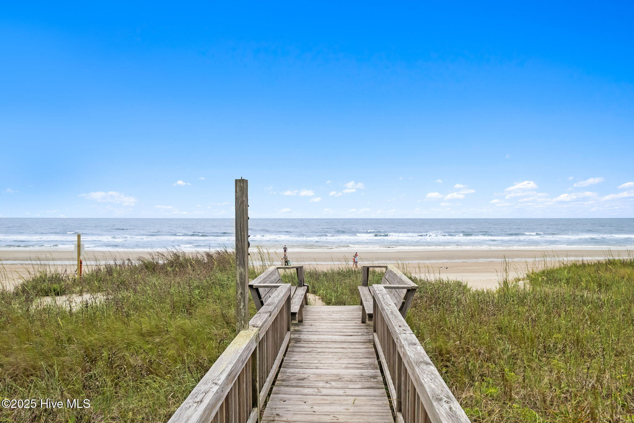 Single Family Residence in Holden Beach NC 1239 Ocean Boulevard 4.jpg