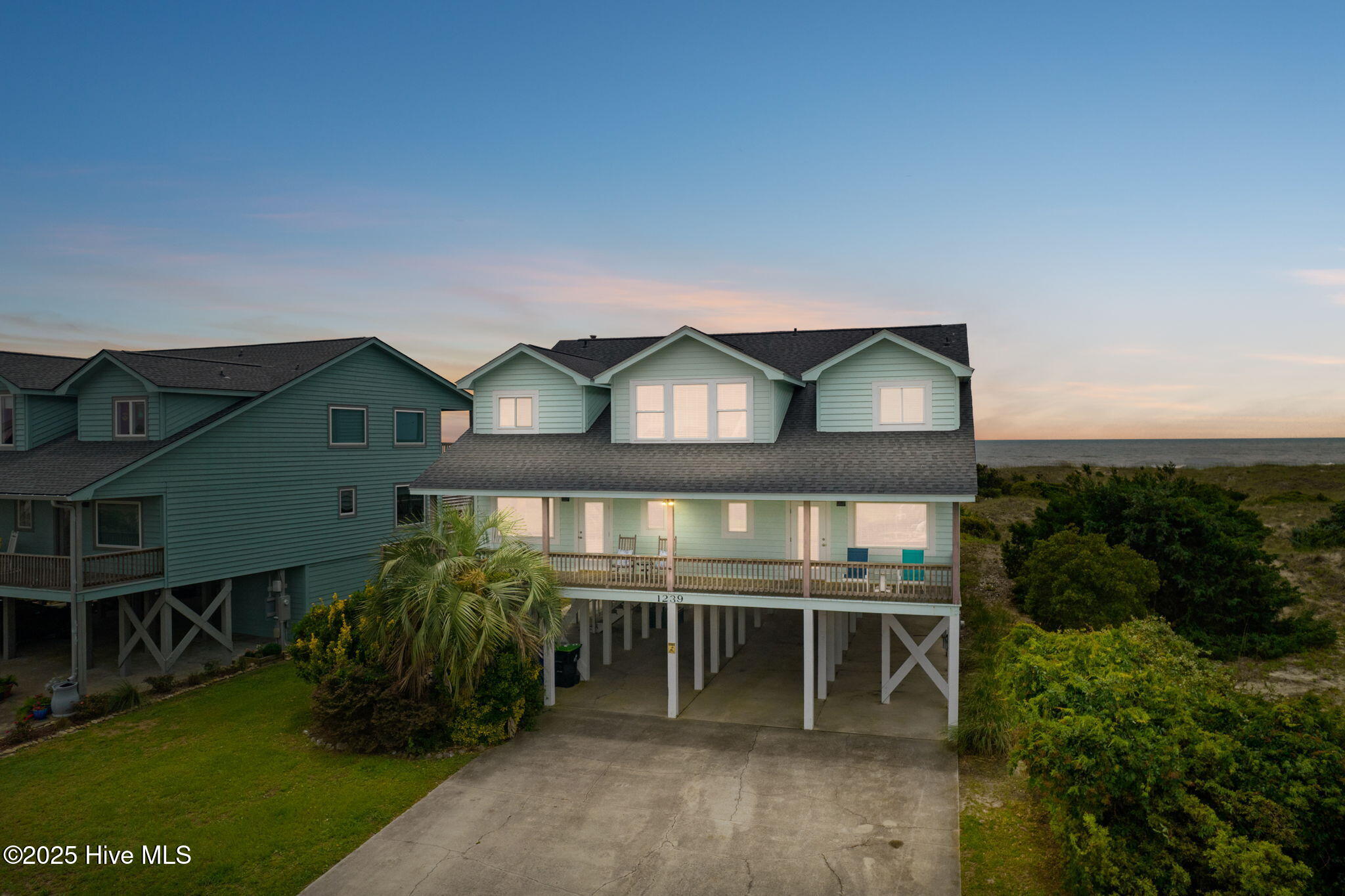 Single Family Residence in Holden Beach NC 1239 Ocean Boulevard 2.jpg
