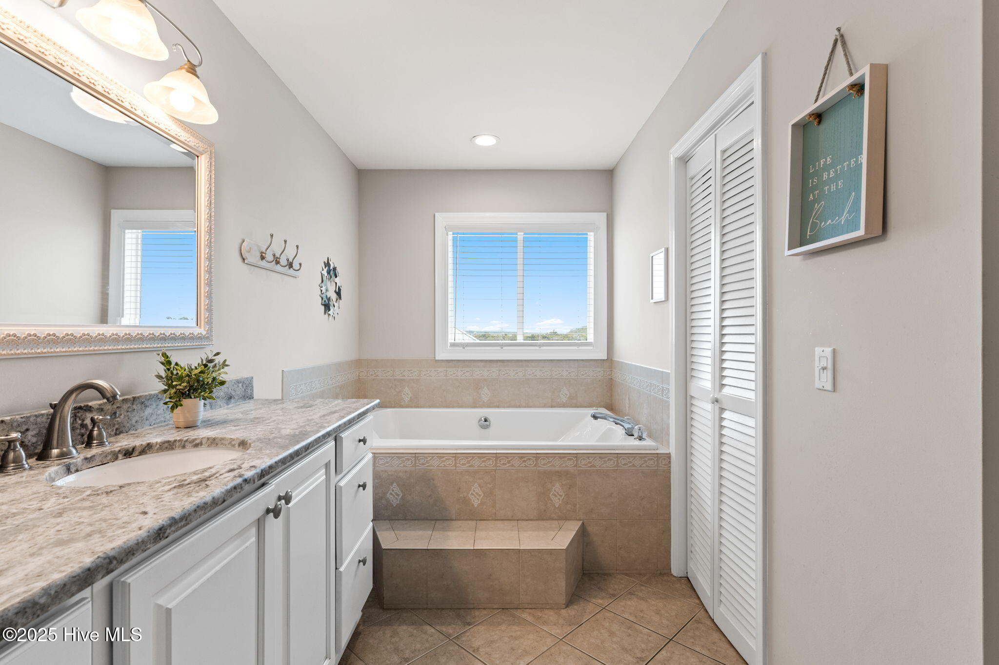 Single Family Residence in Holden Beach NC 1239 Ocean Boulevard 35.jpg