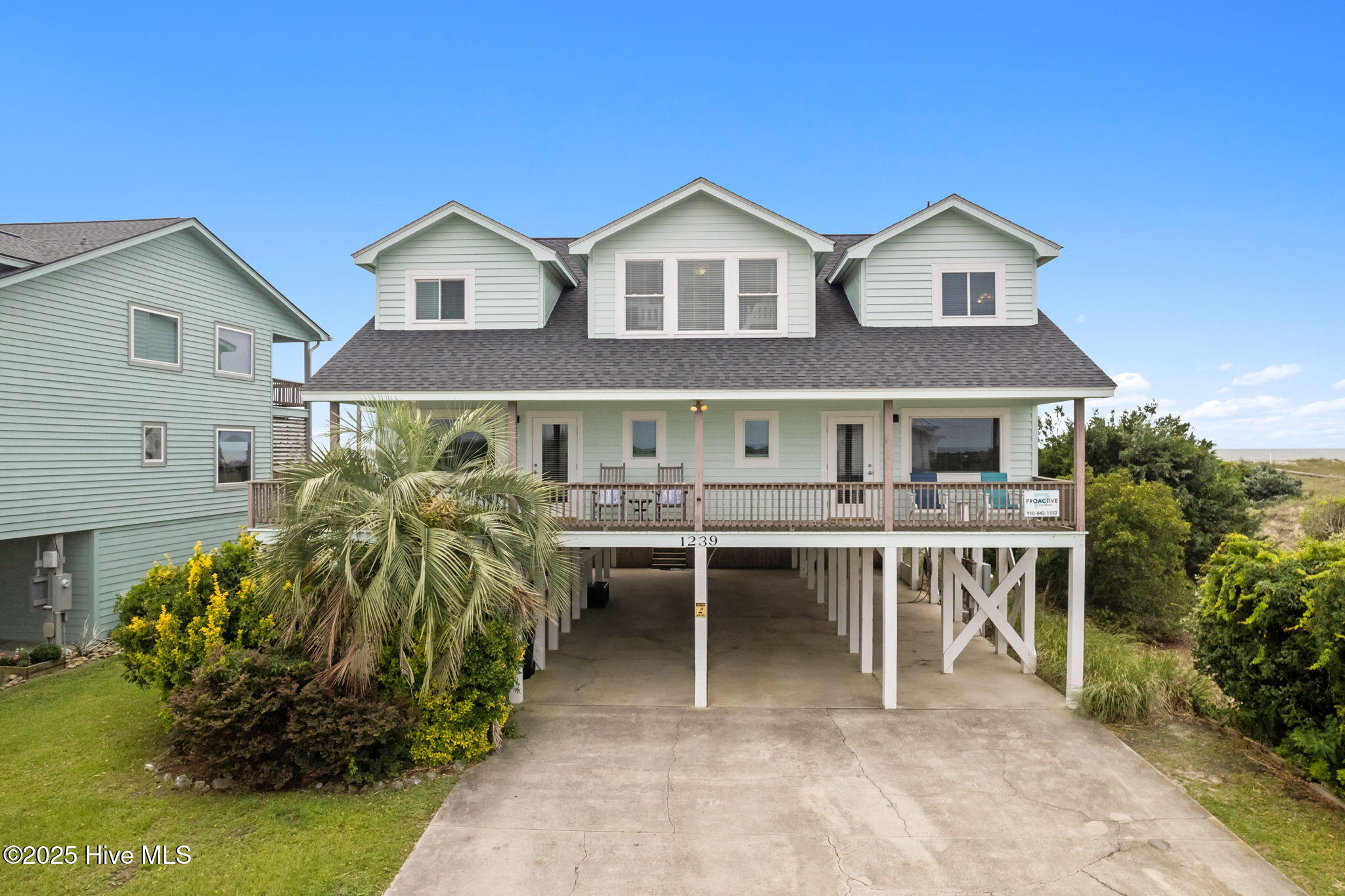 Single Family Residence in Holden Beach NC 1239 Ocean Boulevard 0.jpg
