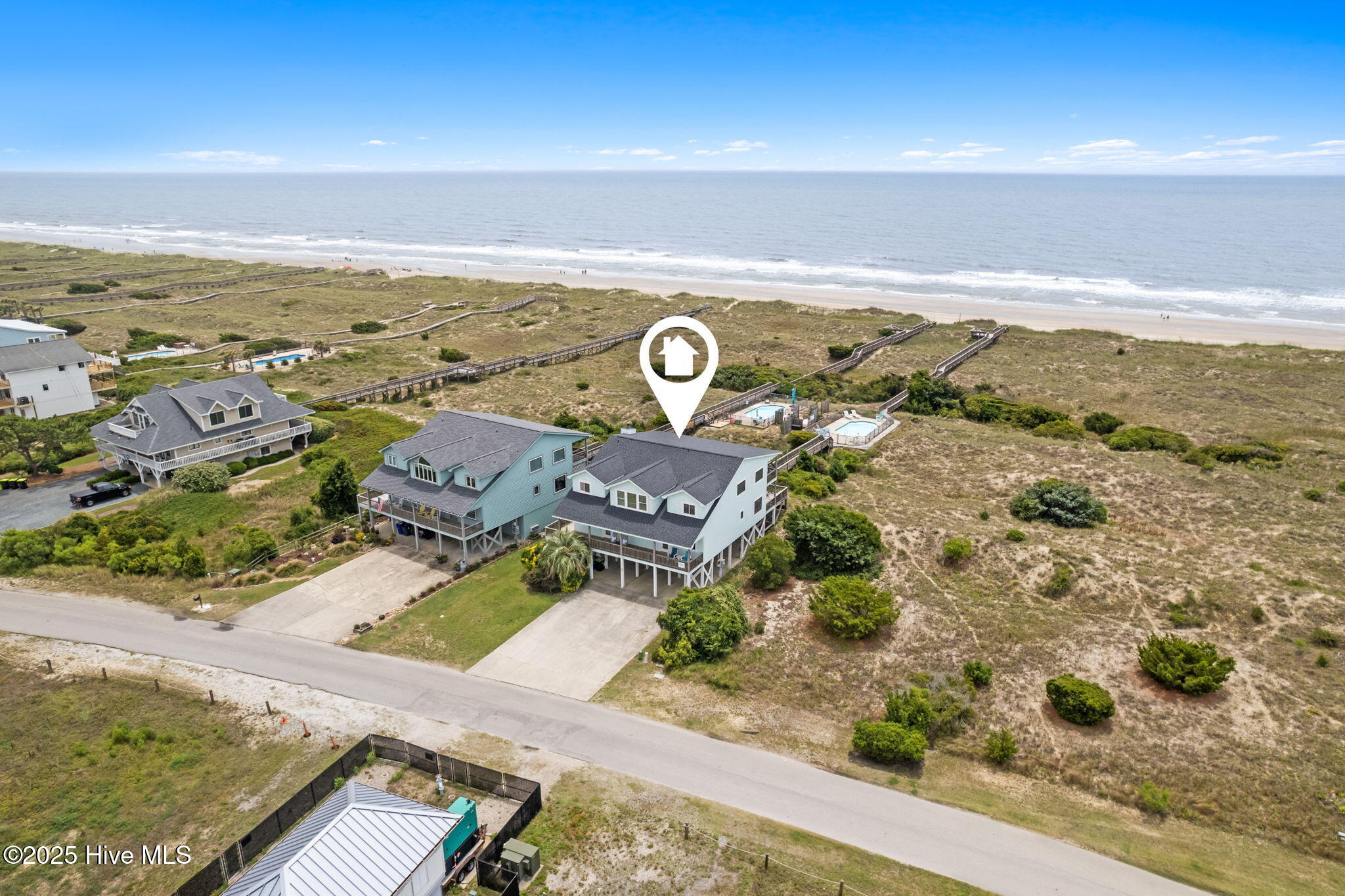Single Family Residence in Holden Beach NC 1239 Ocean Boulevard 8.jpg