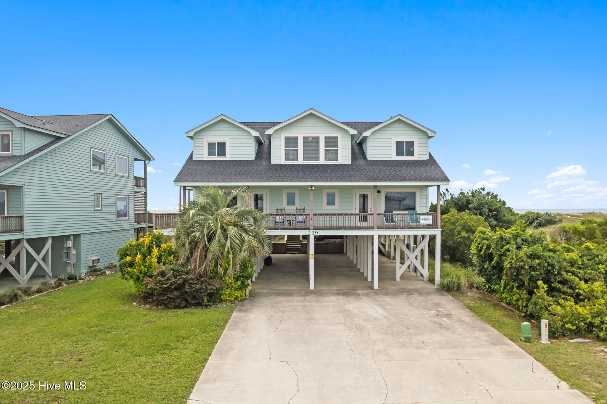 Single Family Residence in Holden Beach NC 1239 Ocean Boulevard 7.jpg