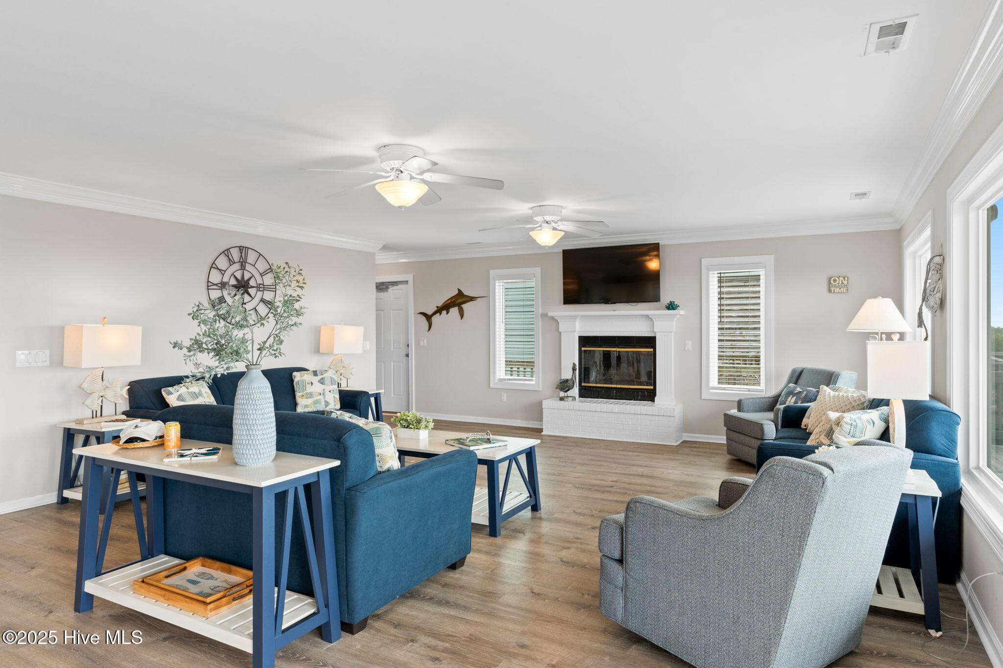 Single Family Residence in Holden Beach NC 1239 Ocean Boulevard 9.jpg