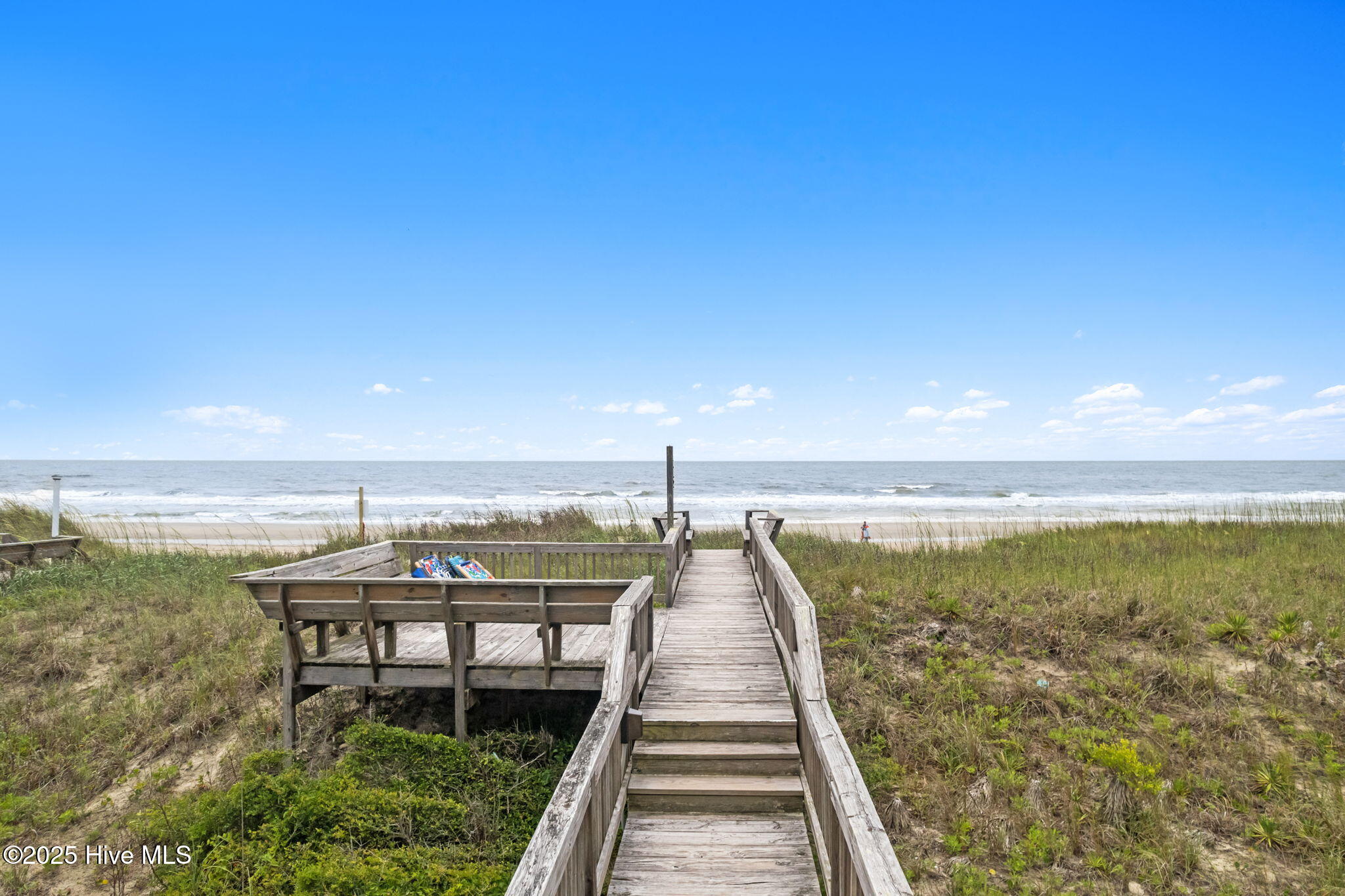 Single Family Residence in Holden Beach NC 1239 Ocean Boulevard 5.jpg