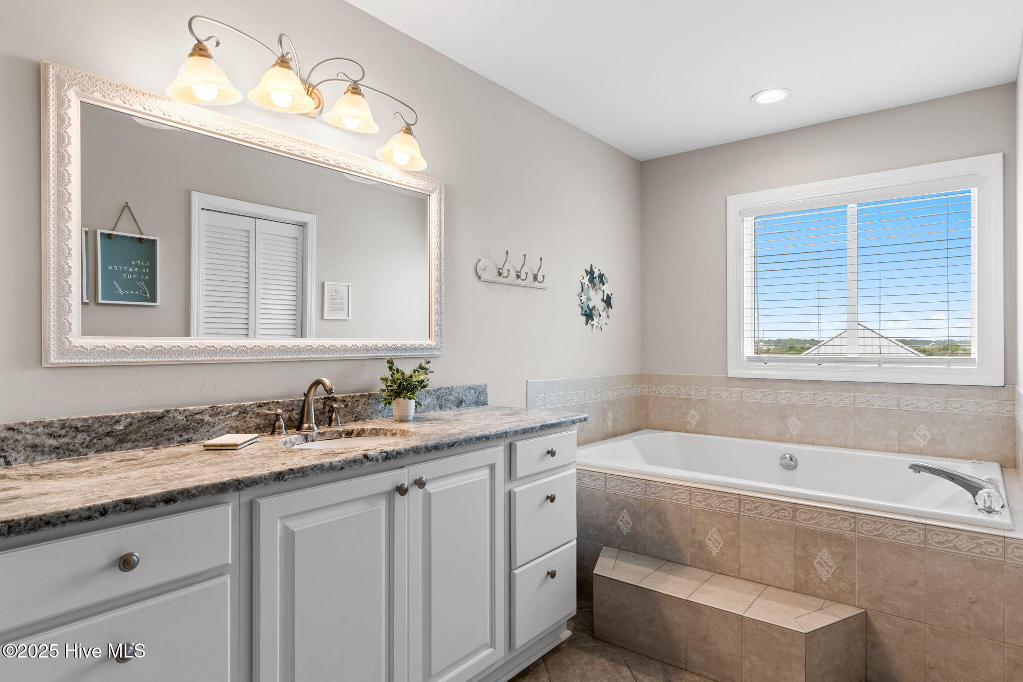 Single Family Residence in Holden Beach NC 1239 Ocean Boulevard 33.jpg