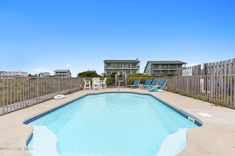 Single Family Residence in Holden Beach NC 1239 Ocean Boulevard 3.jpg