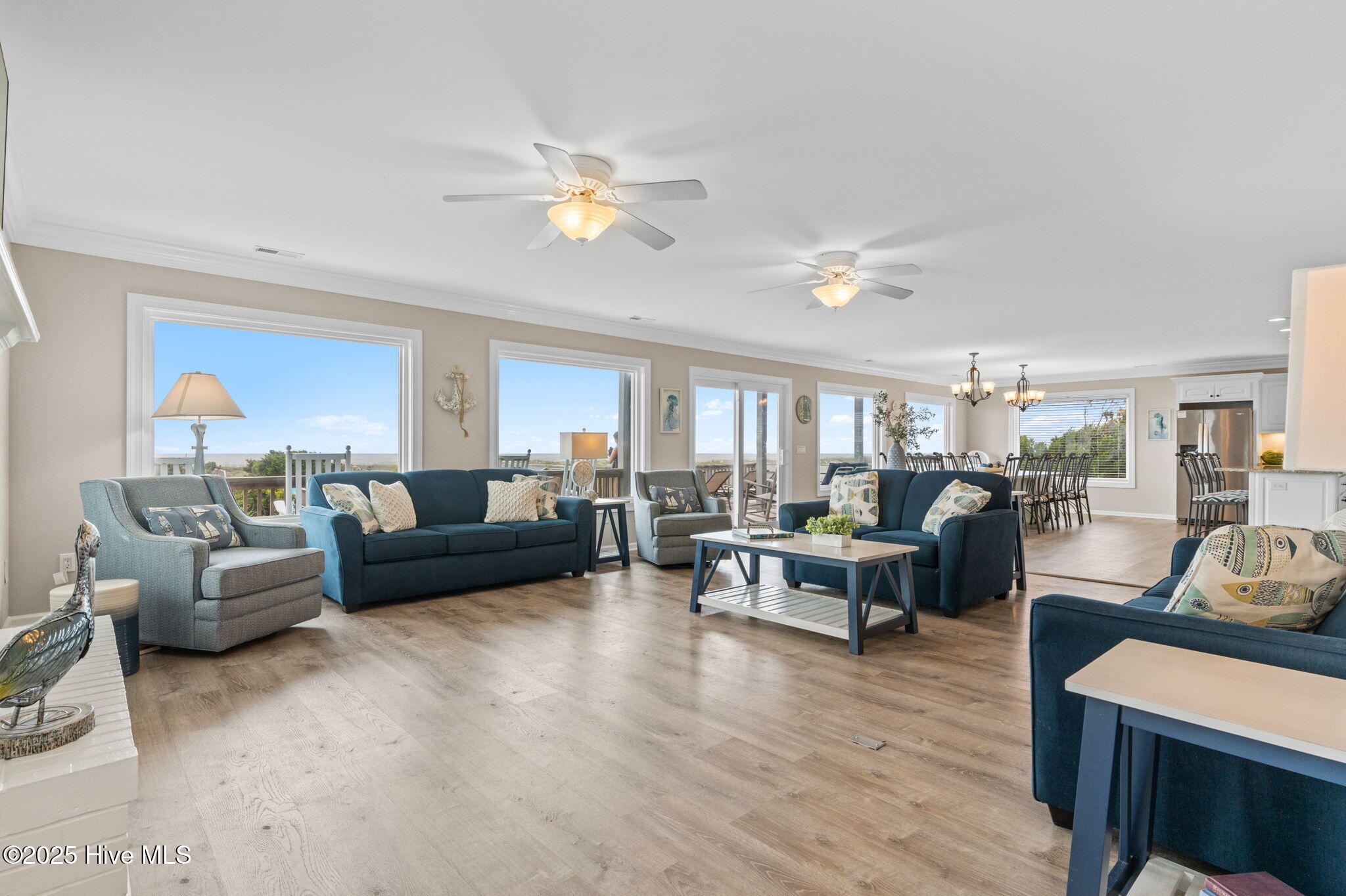 Single Family Residence in Holden Beach NC 1239 Ocean Boulevard 10.jpg