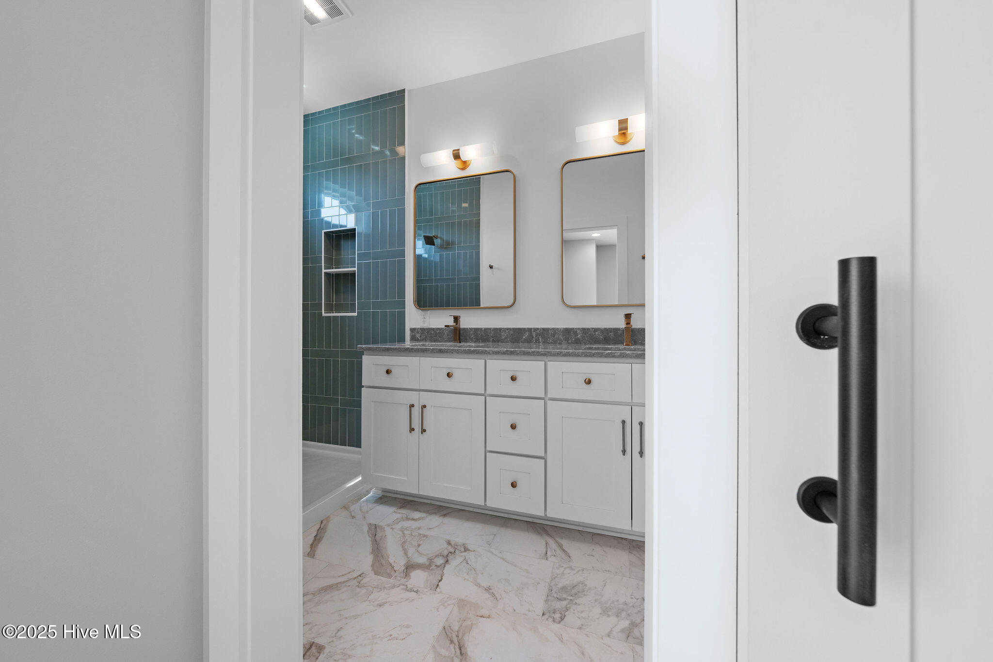Townhouse in Carolina Beach NC 304 Alabama Avenue #1 28.jpg
