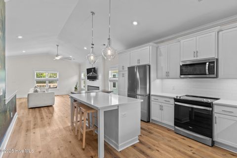 Single Family Residence in Carolina Beach NC 921 Whitecaps Lane 4.jpg