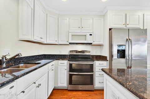 Single Family Residence in Holden Beach NC 1129 Ocean Boulevard 13.jpg