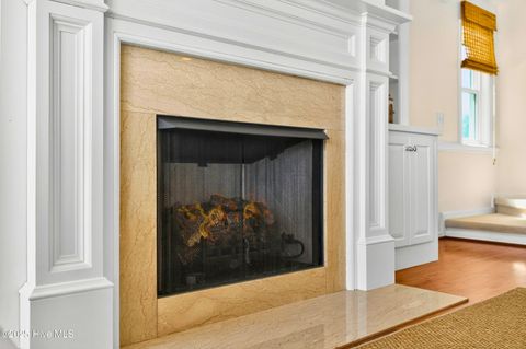 Single Family Residence in Holden Beach NC 1129 Ocean Boulevard 7.jpg