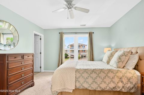 Single Family Residence in Holden Beach NC 1129 Ocean Boulevard 24.jpg