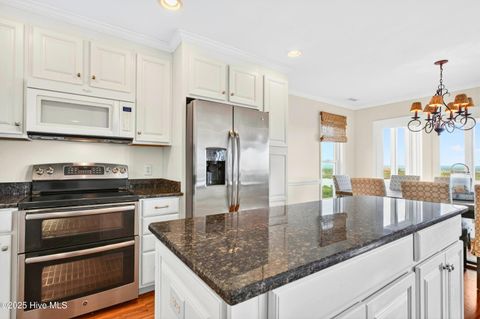 Single Family Residence in Holden Beach NC 1129 Ocean Boulevard 12.jpg