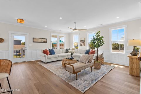 Single Family Residence in Carolina Beach NC 1514 Mackerel Lane 4.jpg
