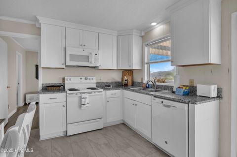 Single Family Residence in Holden Beach NC 161 High Point Street 17.jpg