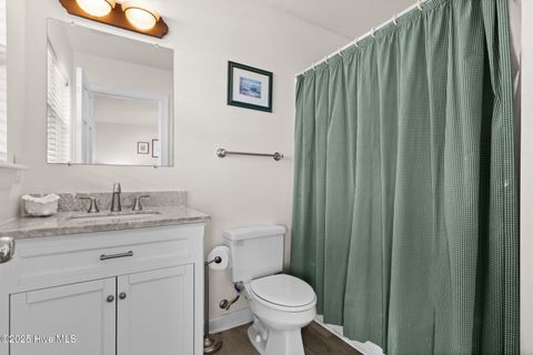 Single Family Residence in Holden Beach NC 533 Ocean Boulevard 20.jpg