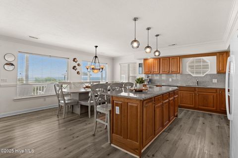 Single Family Residence in Holden Beach NC 533 Ocean Boulevard 11.jpg