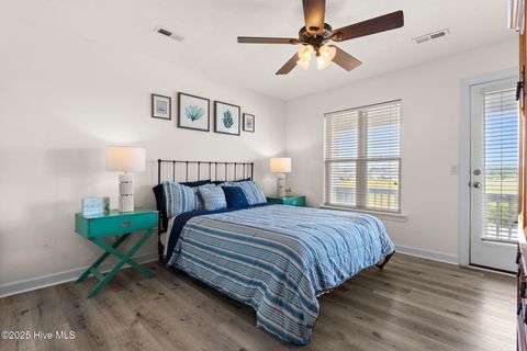 Single Family Residence in Holden Beach NC 533 Ocean Boulevard 17.jpg