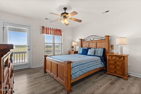 Single Family Residence in Holden Beach NC 533 Ocean Boulevard 21.jpg