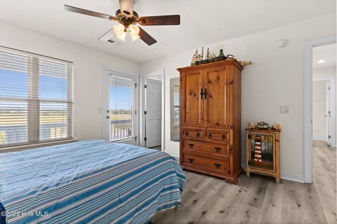 Single Family Residence in Holden Beach NC 533 Ocean Boulevard 19.jpg