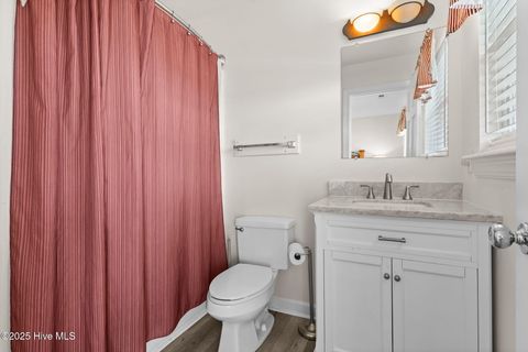 Single Family Residence in Holden Beach NC 533 Ocean Boulevard 24.jpg