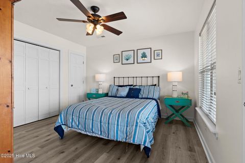 Single Family Residence in Holden Beach NC 533 Ocean Boulevard 18.jpg