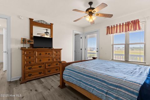 Single Family Residence in Holden Beach NC 533 Ocean Boulevard 23.jpg