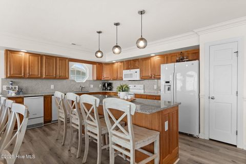 Single Family Residence in Holden Beach NC 533 Ocean Boulevard 13.jpg