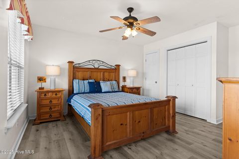 Single Family Residence in Holden Beach NC 533 Ocean Boulevard 22.jpg