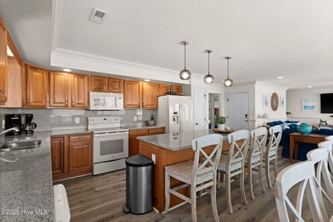 Single Family Residence in Holden Beach NC 533 Ocean Boulevard 16.jpg