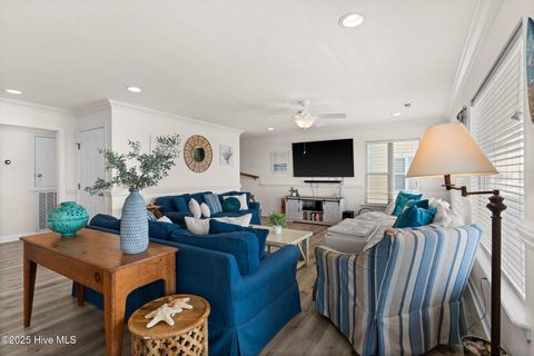 Single Family Residence in Holden Beach NC 533 Ocean Boulevard 9.jpg