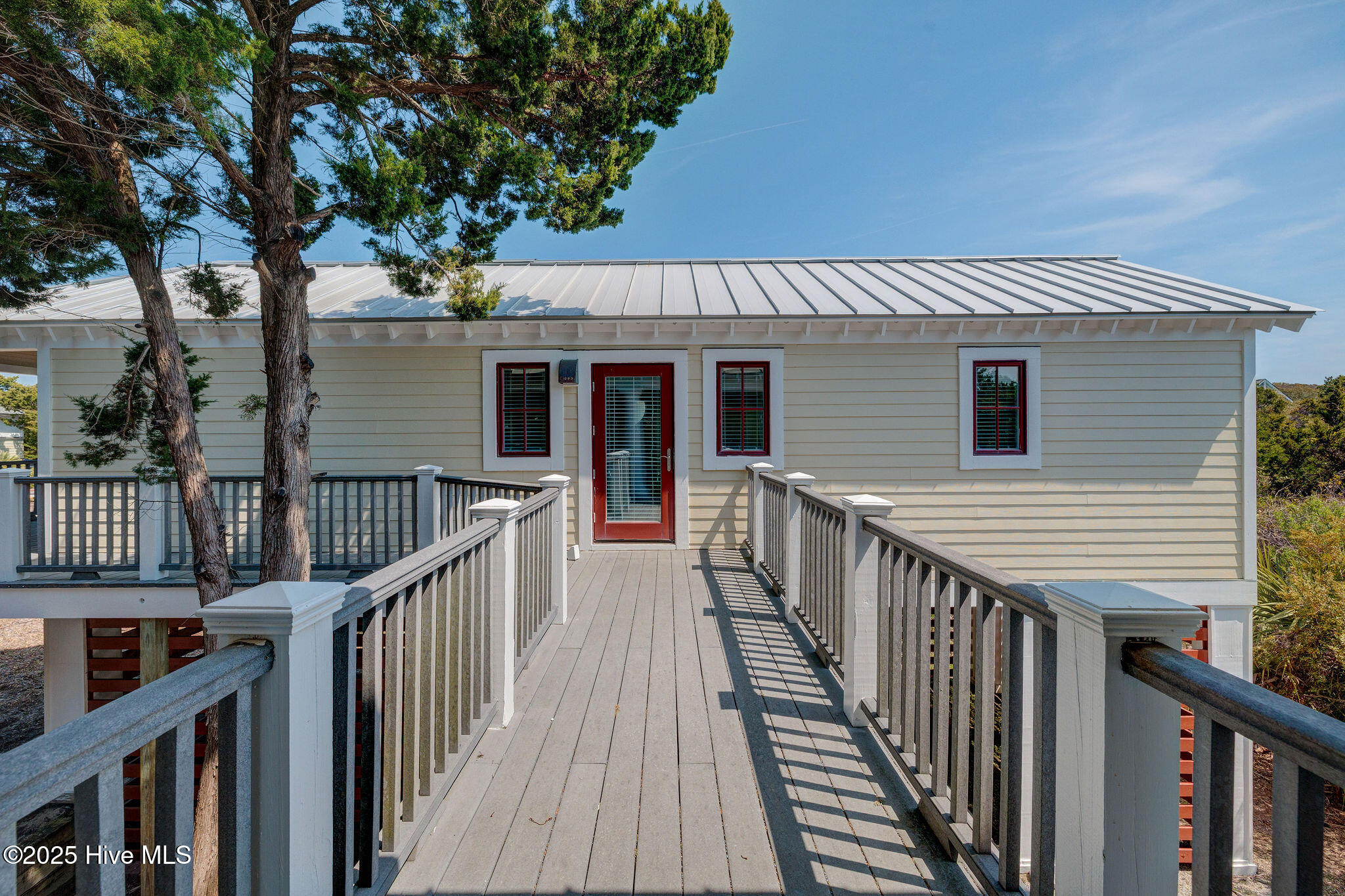 Single Family Residence in Bald Head Island NC 20 Cape Fear Trail 92.jpg