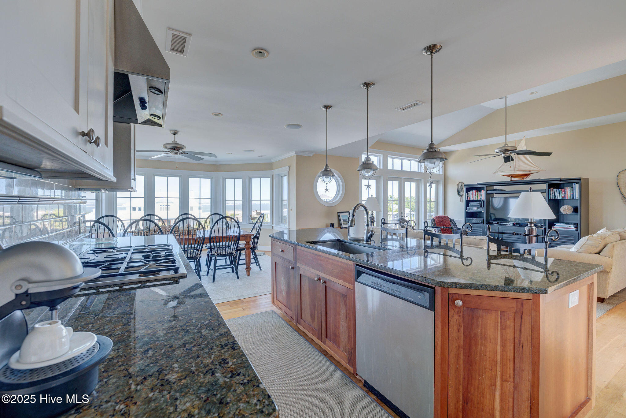 Single Family Residence in Bald Head Island NC 20 Cape Fear Trail 15.jpg